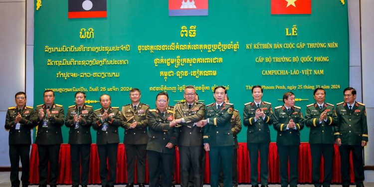 កិច្ចប្រជុំប្រចាំឆ្នាំថ្នាក់រដ្ឋមន្ត្រីការពារជោតិបីប្រទេស កម្ពុជា-ឡាវ-វៀតណាម ឆ្នាំ២០២៤ នៅសណ្ឋាគារហ្គាឌិនស៊ីធី រាជធានីភ្នំពេញ